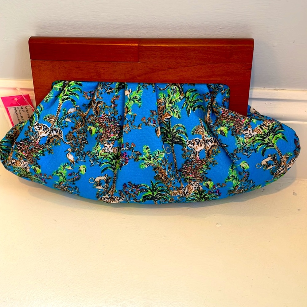 GWP Bermuda Clutch in Blue Thistle Tiger Queen Lilly Pulitzer - Picture 3 of 6